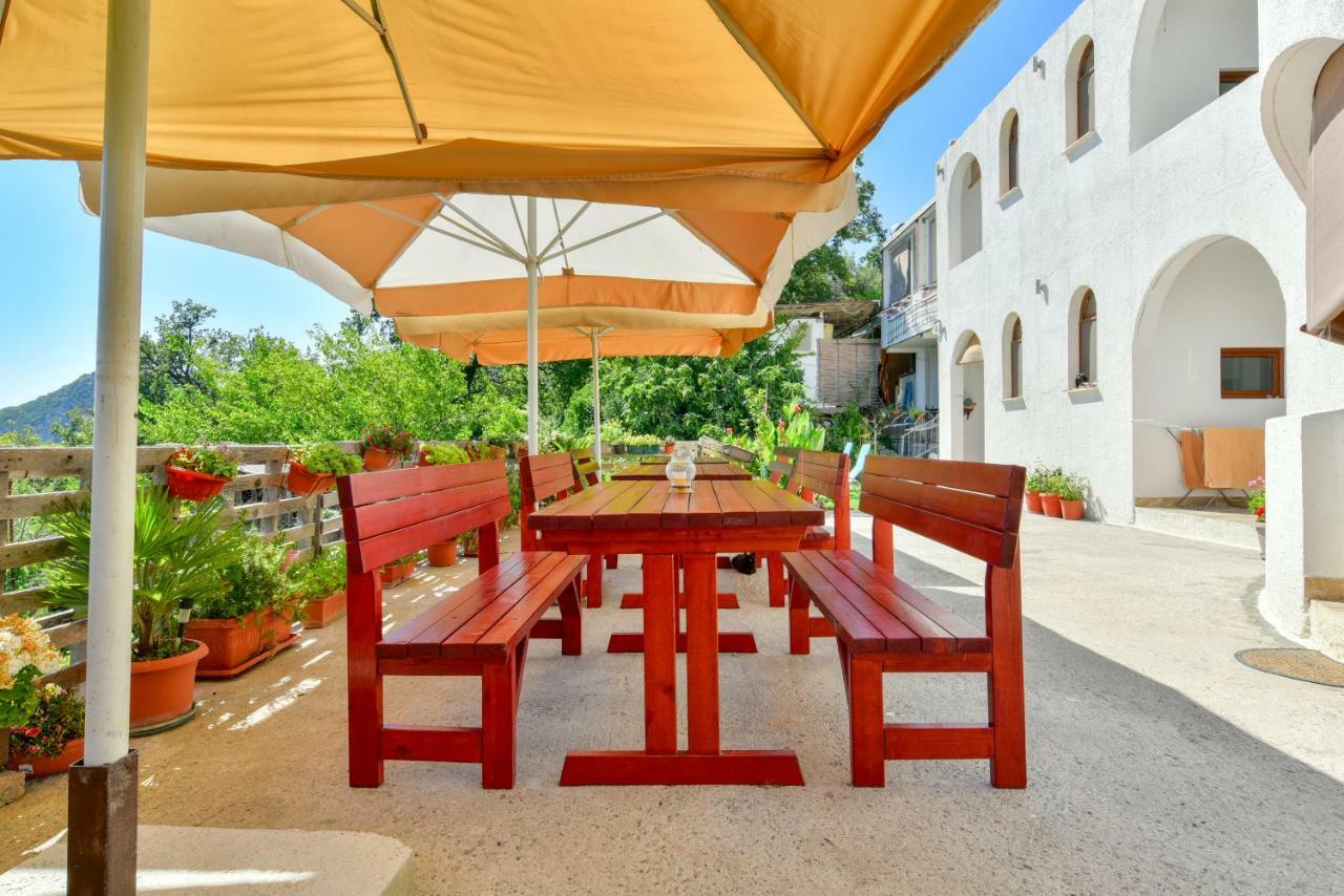 Pataki Guesthouse Petrovac Exterior foto